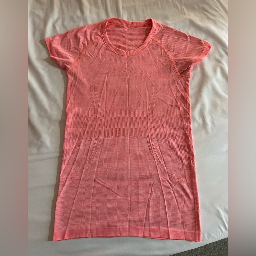 LULULEMON TOP! Great condition.